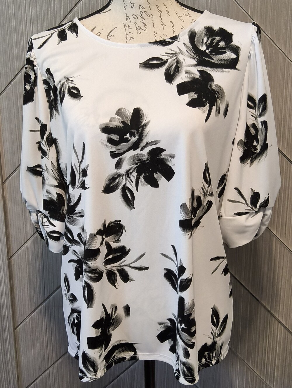 Worthington L Black White Watercolor Floral Blouse Twist 3/4 Sleeve Career